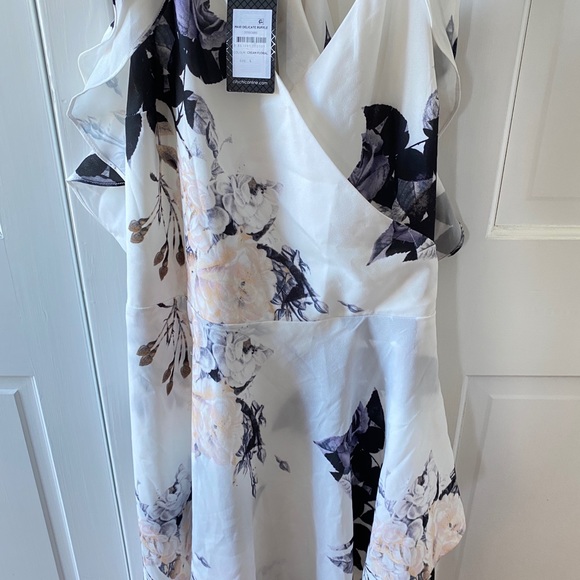 City Chic cream floral delicate ruffle maxi dress size large NWT - Picture 6 of 8